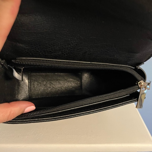 Black Forever 21 Crossbody Bag - Picture 4 of 7